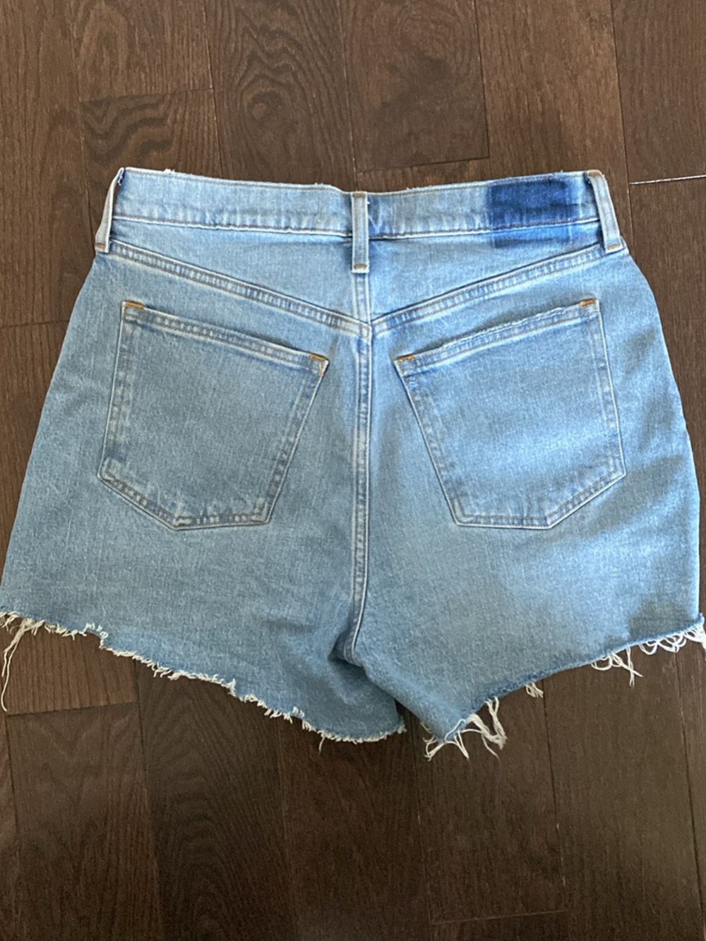 Abercrombie & Fitch Curve Love High Rise 4” Mom Short (Medium Wash) - Picture 2 of 3